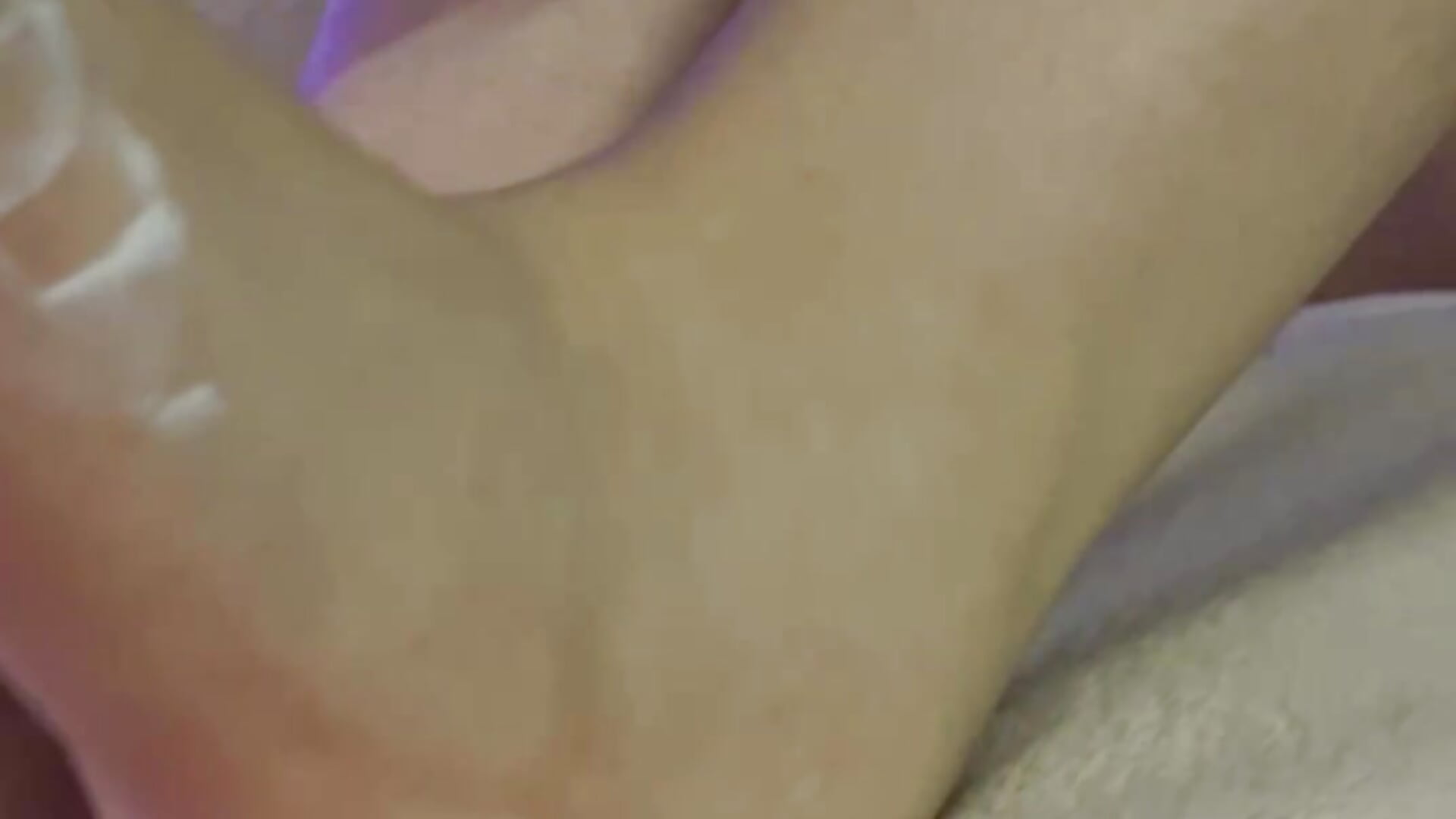 creame feet - video by MollyBrams cam model