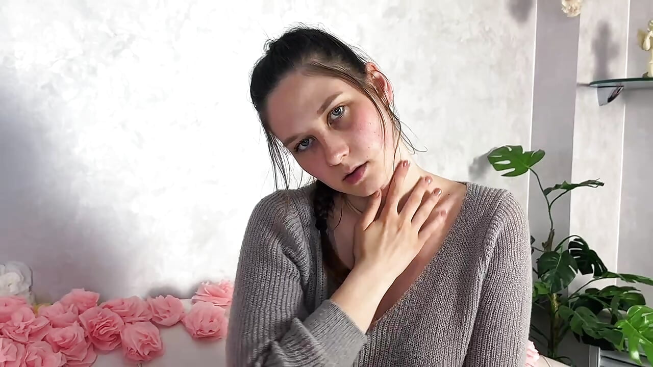 Sexy me - video by MollyBrams cam model