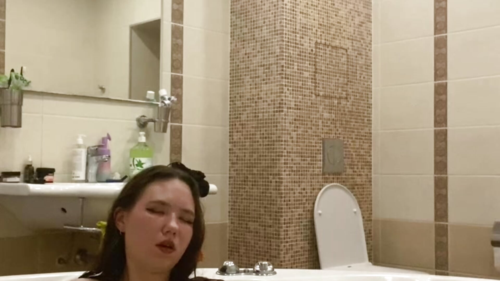 masturbation in bathtub - video by VikaMiMi cam model