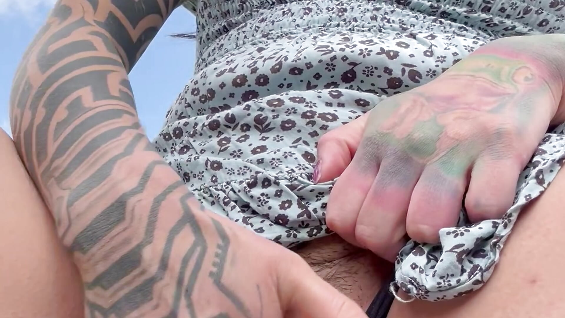 I was in the park feeling horny, I masturbated until I squirted in public - video by i_am_nina_ cam model