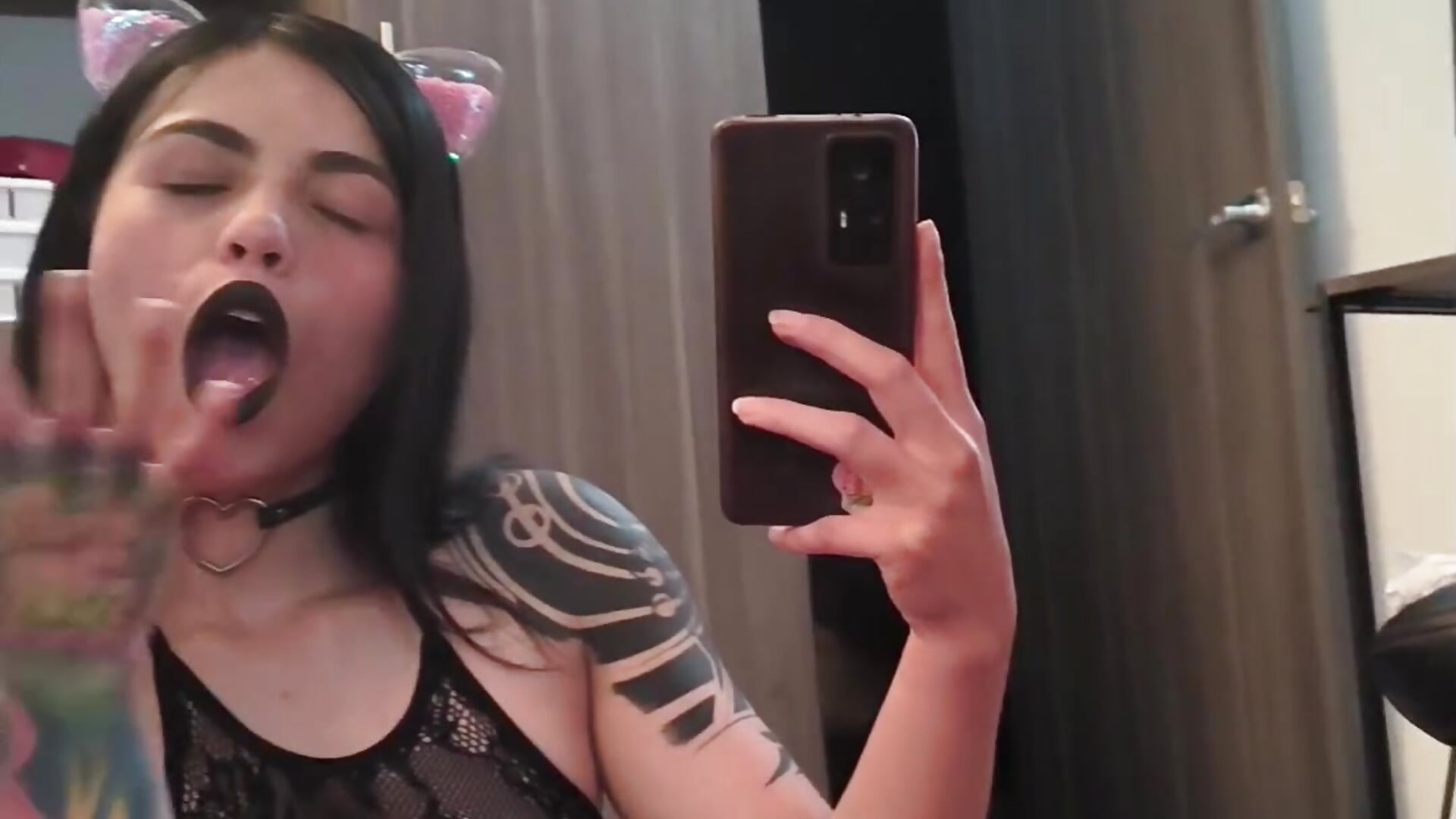 A black kiss for you - video by i_am_nina_ cam model