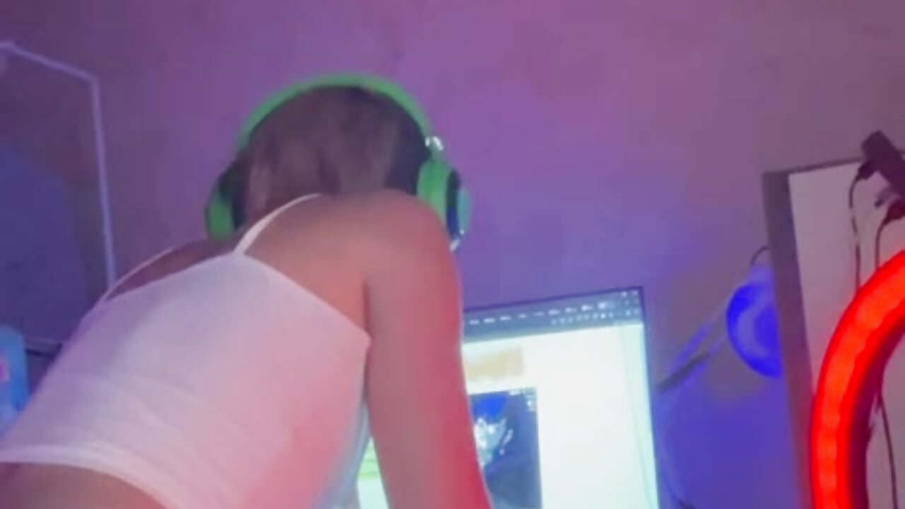 What to play this game together ? – video af Sweet_Beee