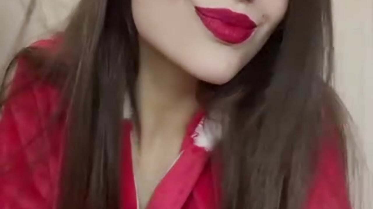 Red lips - video by SayMeow_ cam model