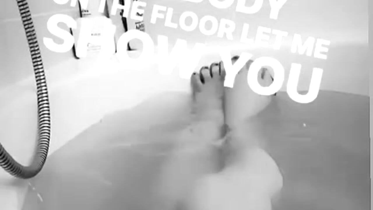 Romantic bath – video af AlizzzStar cam-model