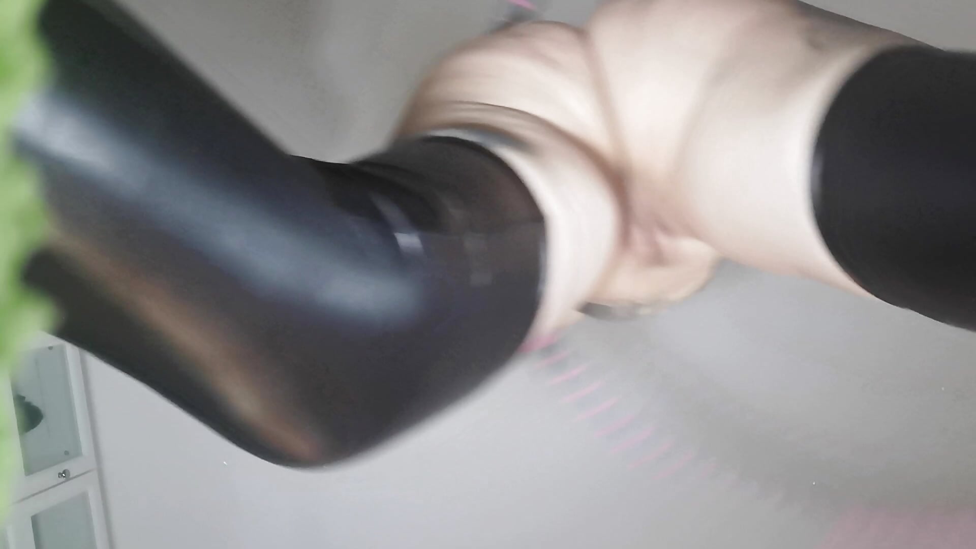 Hoola Hoop von unten - video by Lina_Squirts cam model