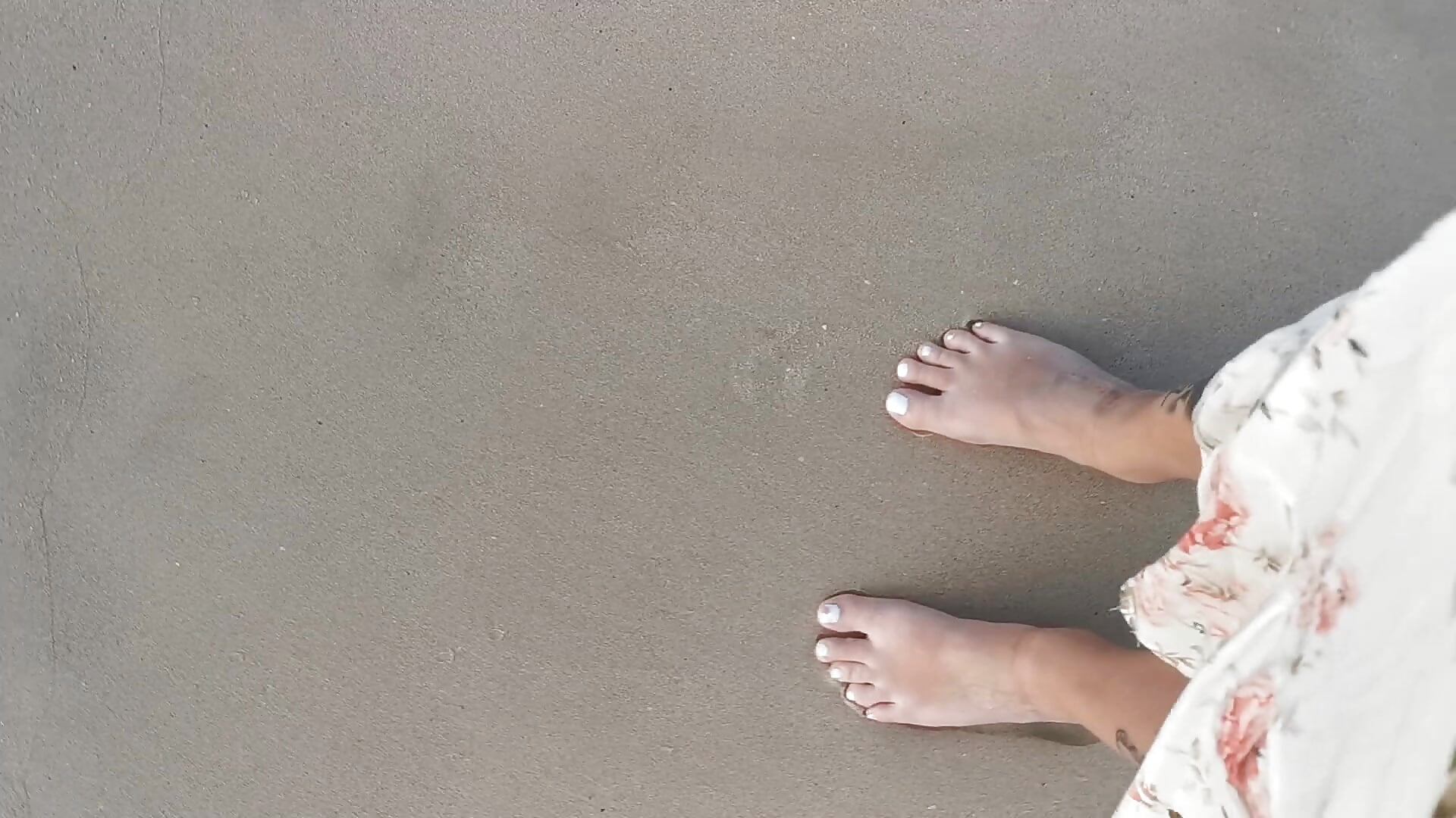 Naked feet at the beach - video by Lina_Squirts cam model