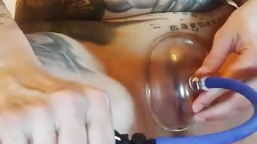 Pussypumpe first time - video by Lina_Squirts cam model