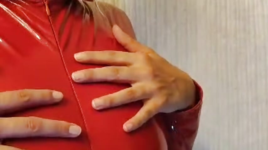 latex Catsuit in rot - video by Lina_Squirts cam model