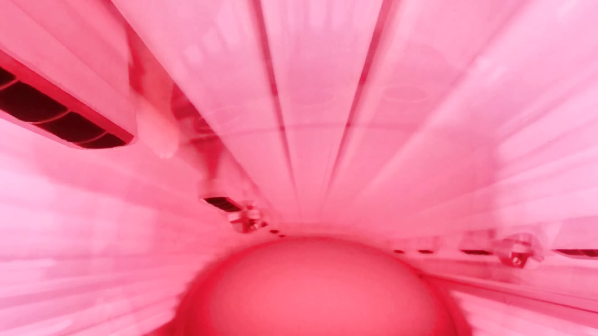 Wichsen im Solarium - video by Lina_Squirts cam model