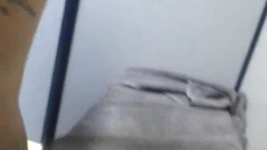 in Umkleide gewichst - video by Lina_Squirts cam model
