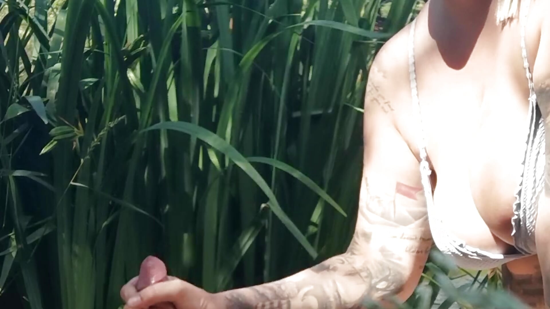 Outdoor riding with creampie