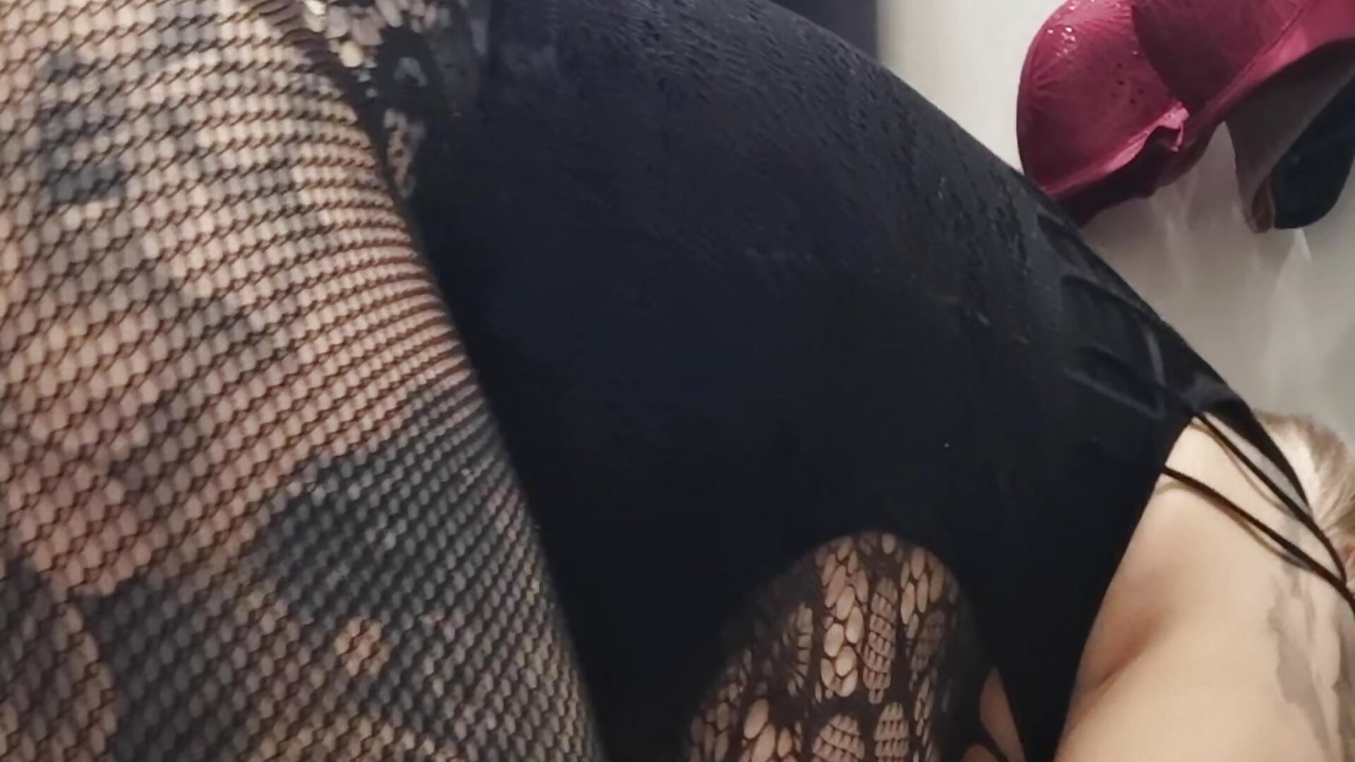 Squirten in Umkleide - video by Lina_Squirts cam model