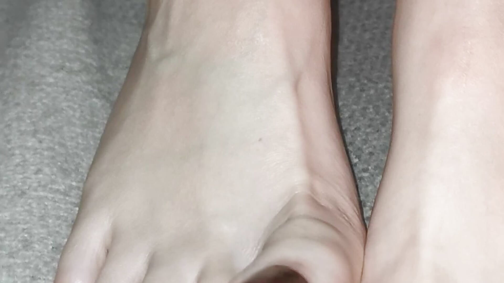 Show feet - video by Lina_Squirts cam model