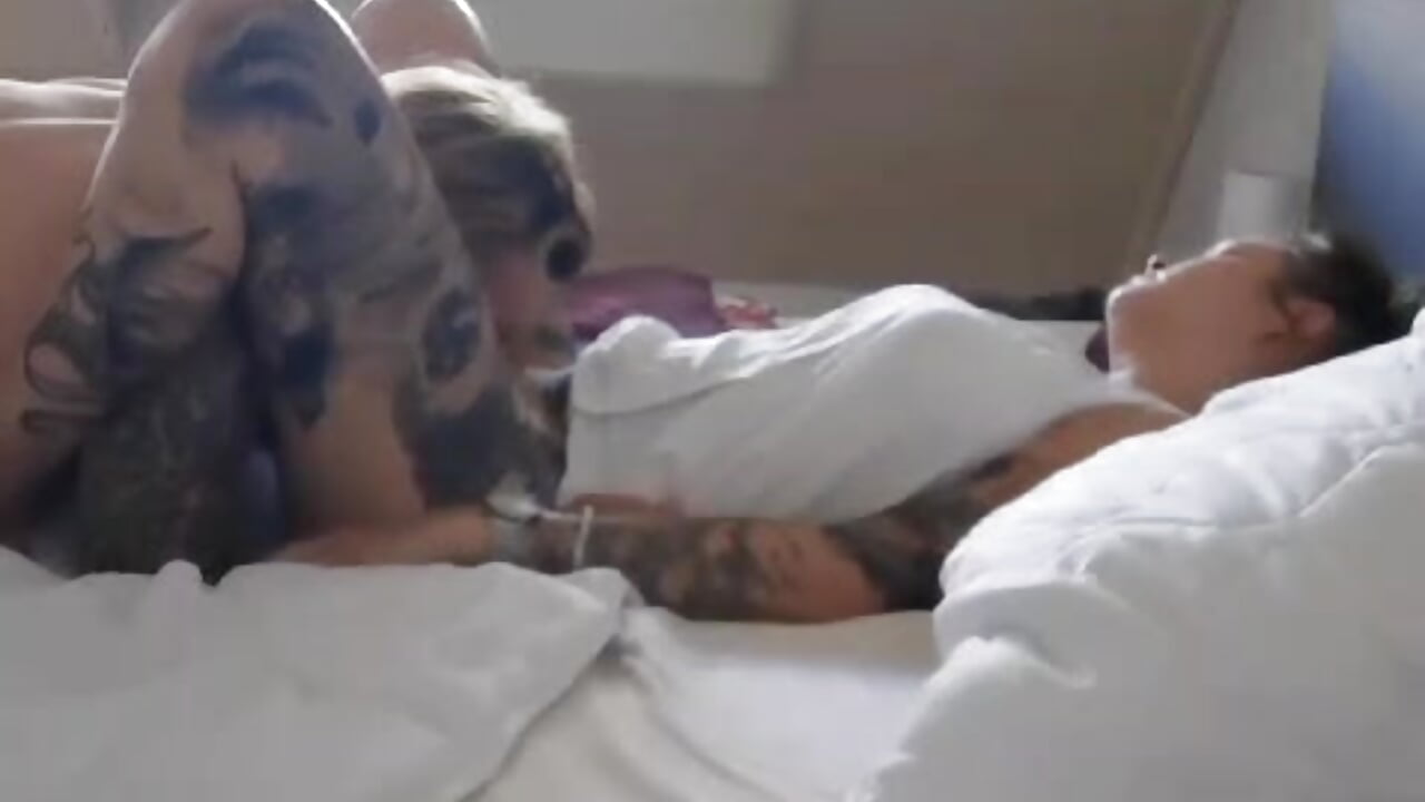 Sex beim Ex im Bett - video by Lina_Squirts cam model