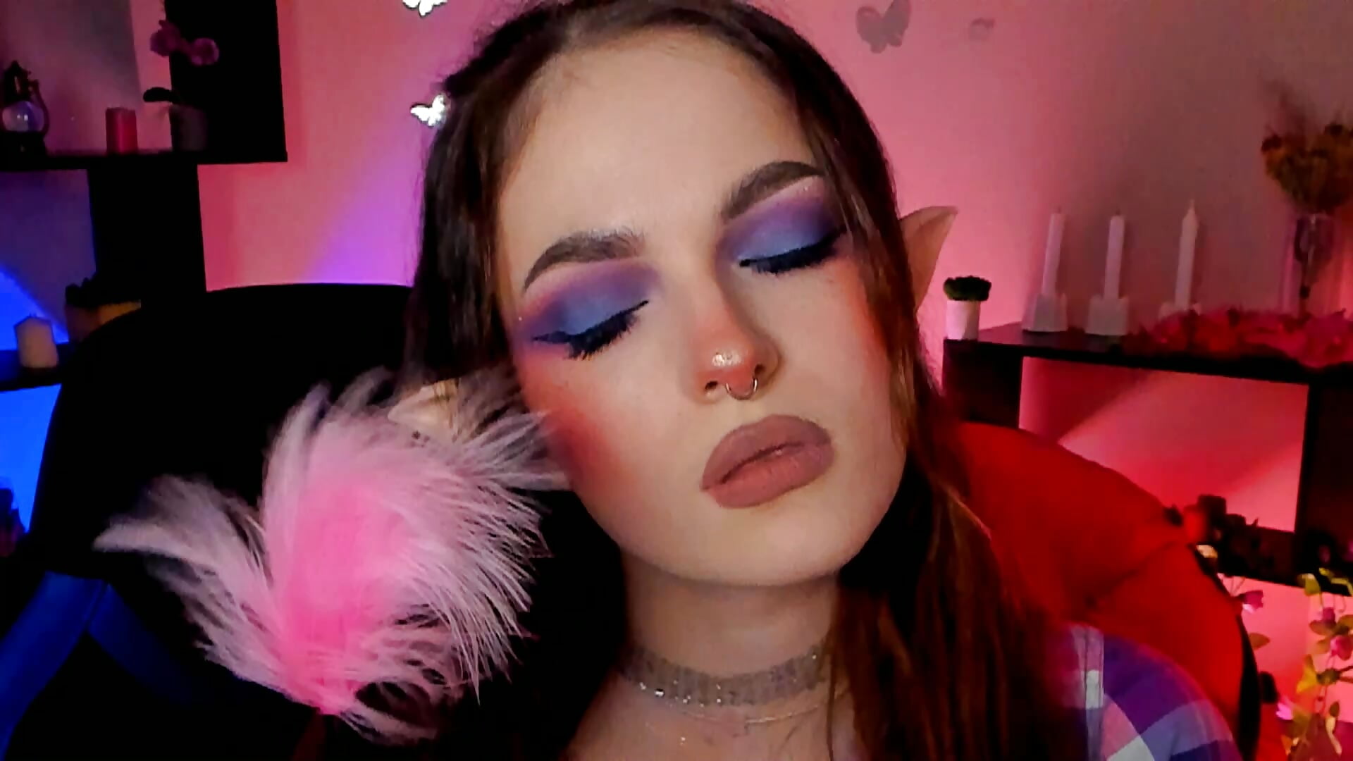 playing with a pen - video by BratzieDarsie cam model