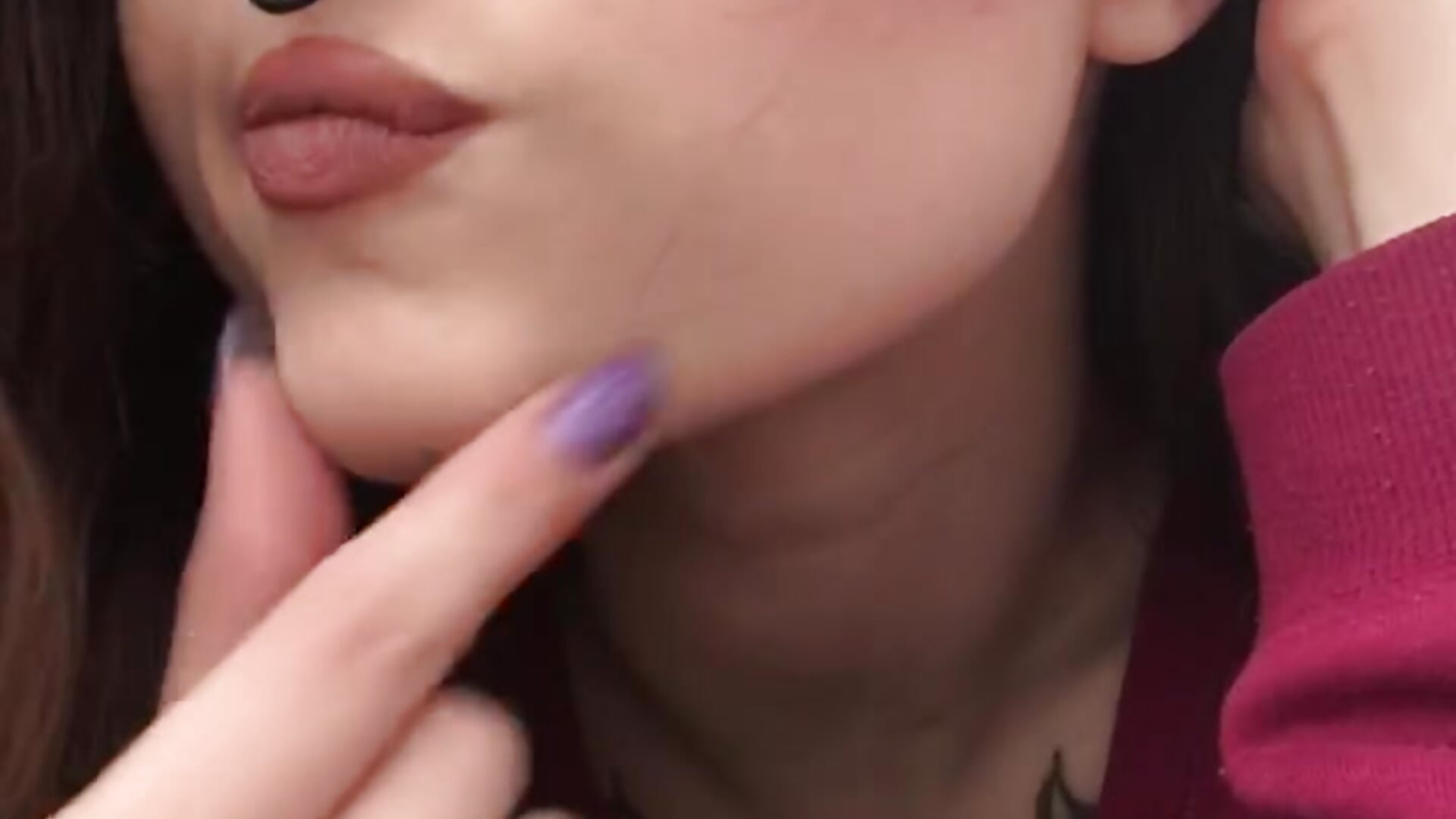 Kiss kiss - video by BratzieDarsie cam model