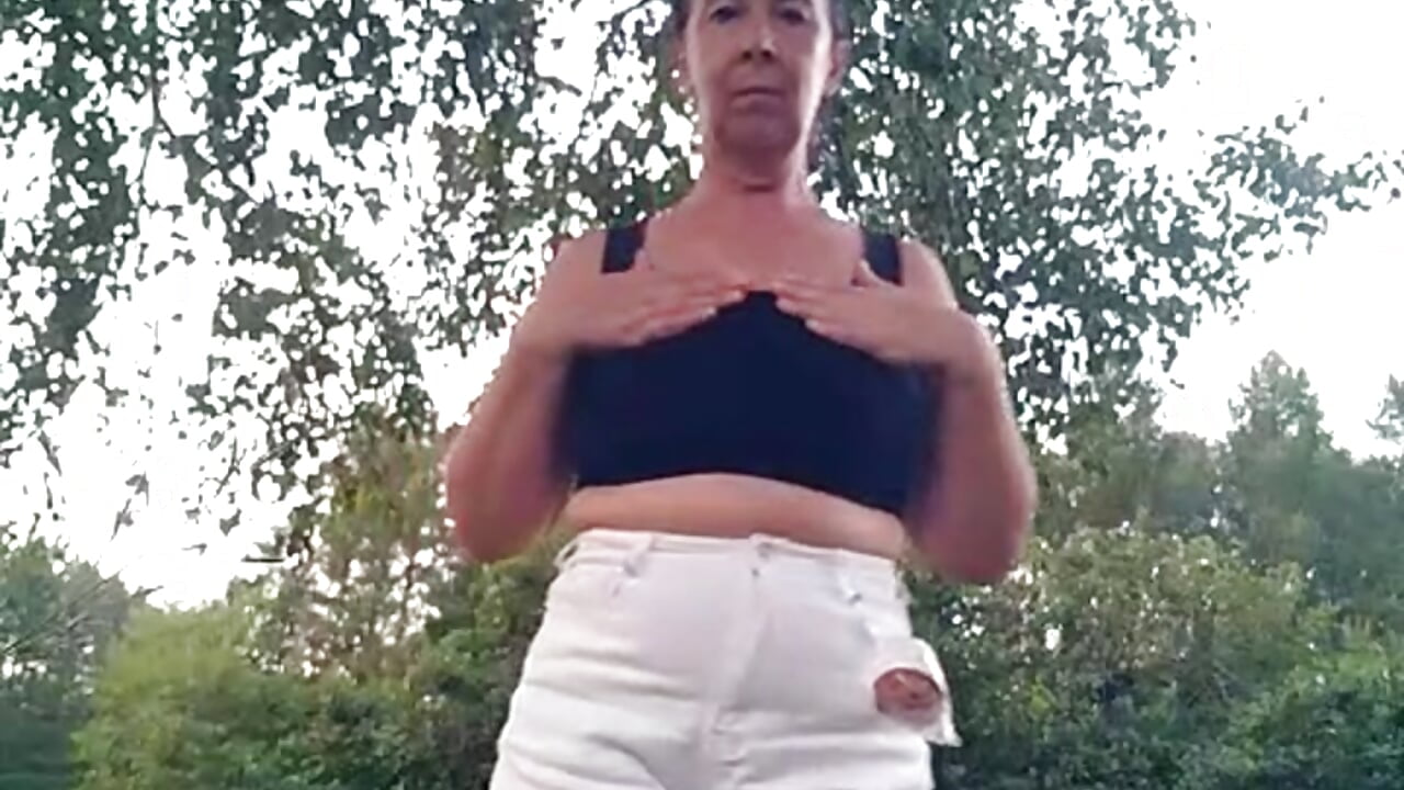 I'm in the field🌿🌿🌿 Public Show– Celine_Faer1 kameramodell videója