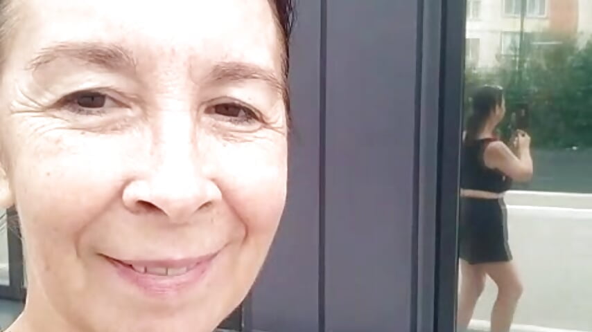 Filming myself in the reflection of a shop window 🤳🏻🪞😊💋Public Show– Celine_Faer1 kameramodell videója