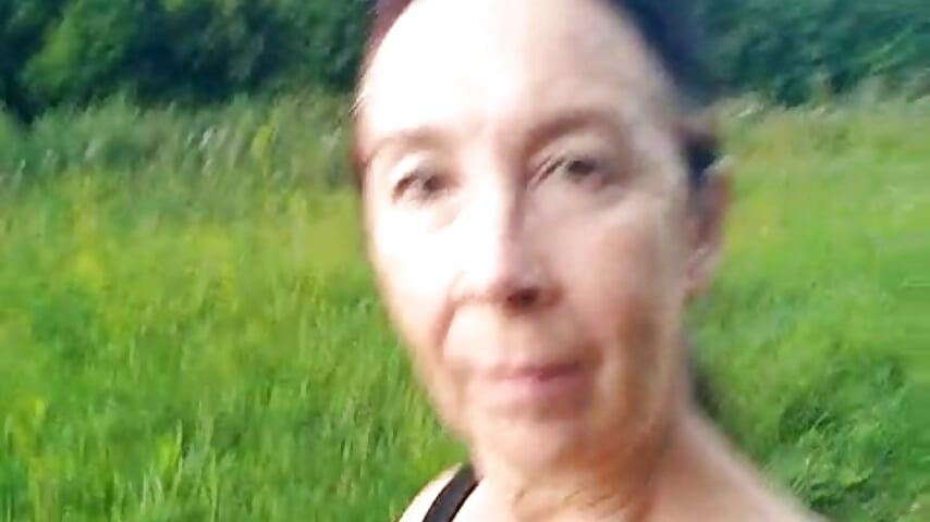 Прогулка по лесу 🌲🌳💋Public Show– Celine_Faer1 kameramodell videója