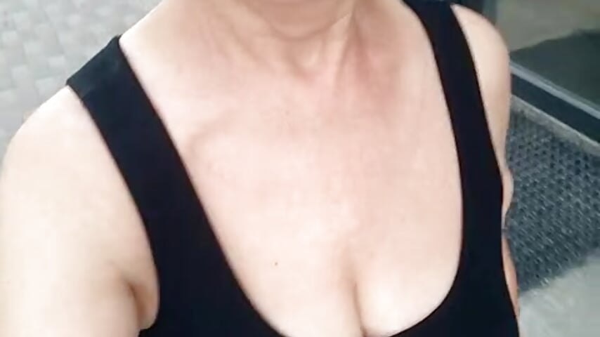 My boobs on a walk – видео вебкам-модели Celine_Faer1