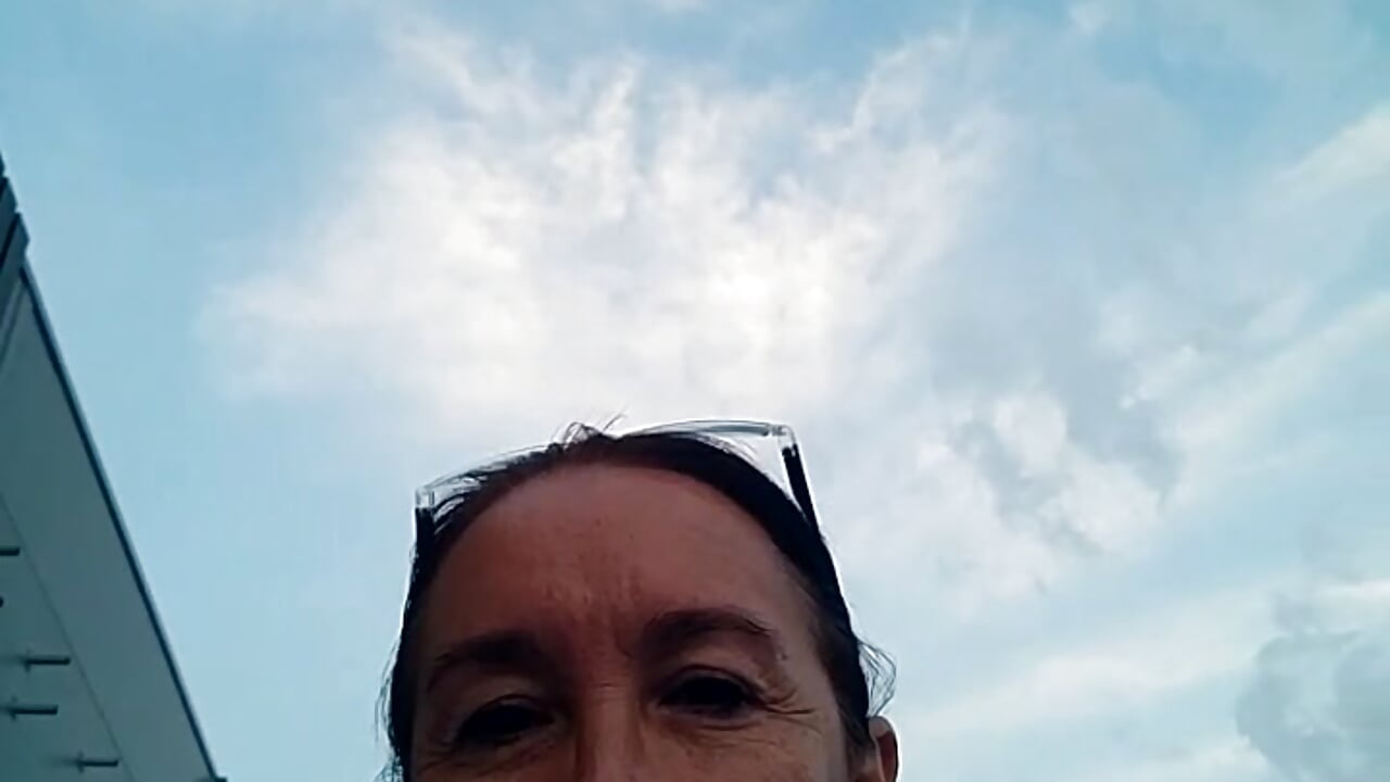 Beautiful sky☁️ – video modela na kameri Celine_Faer1