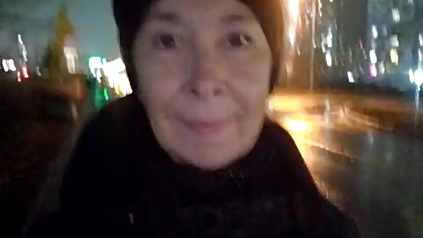 Walk through the evening city 🌆💞 Public Show – video od webkamerové modelky Celine_Faer1
