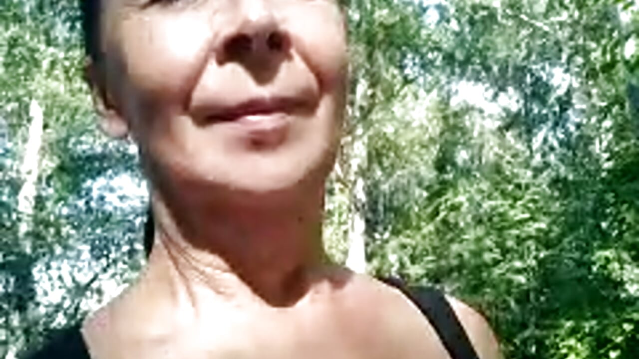 Climbing the stairs in the park 🪜🌳🌲Public Show– Celine_Faer1 kameramodell videója