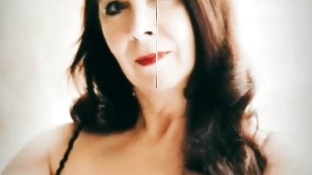 👄 - סרטון של Celine_Faer1, דוגמן/ית מצלמה