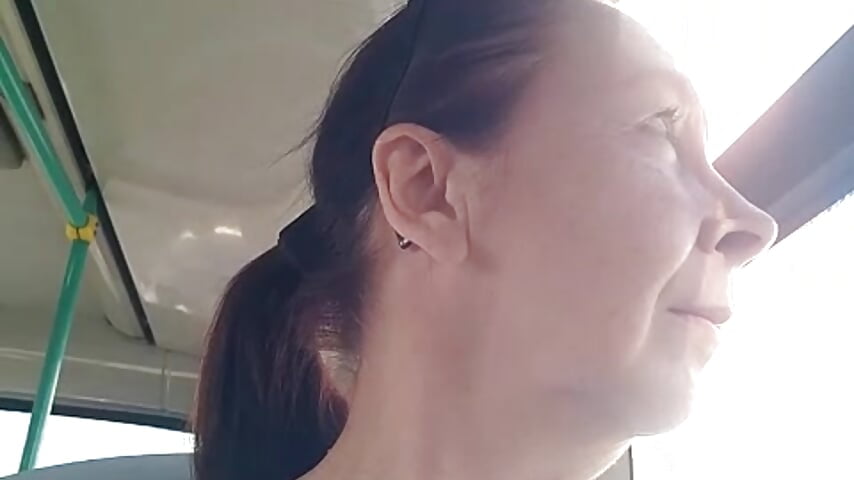 I'm on the bus 🚌Public Show – video od webkamerové modelky Celine_Faer1
