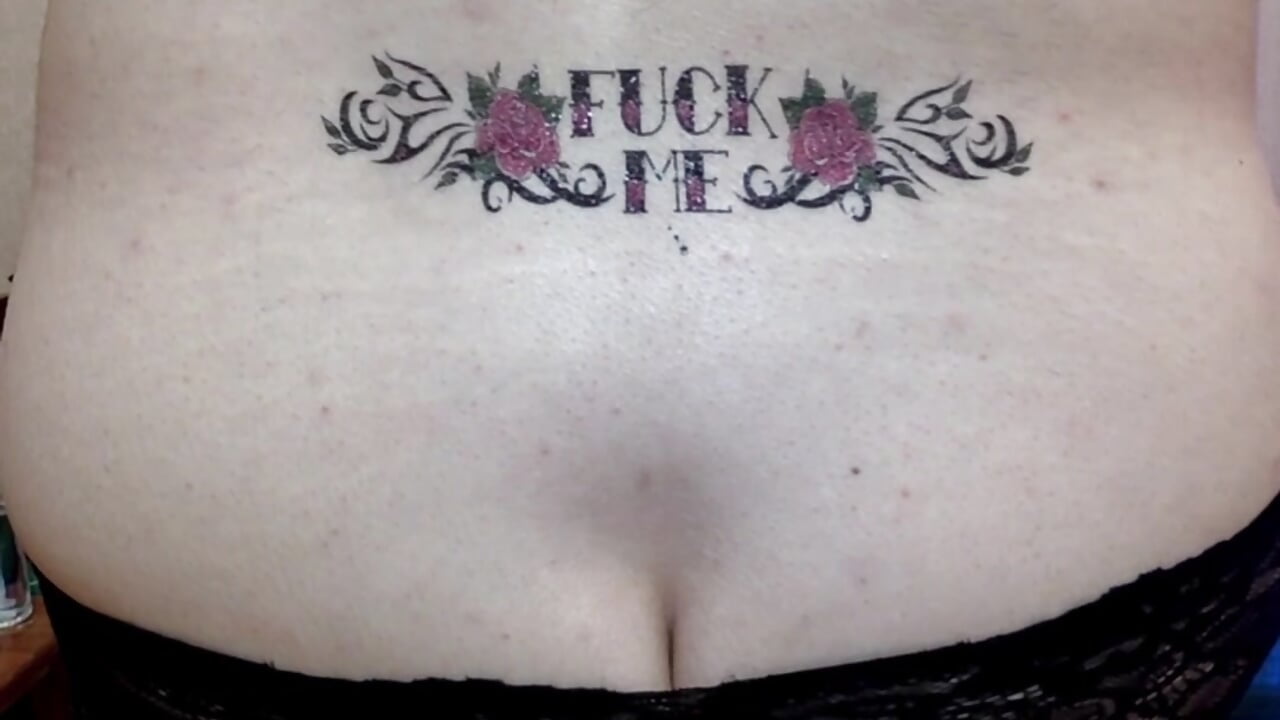 A gorgeous slut's ass with dirty tattoos - fuck me🍑 👄 - video by HandsomeAlfie cam model