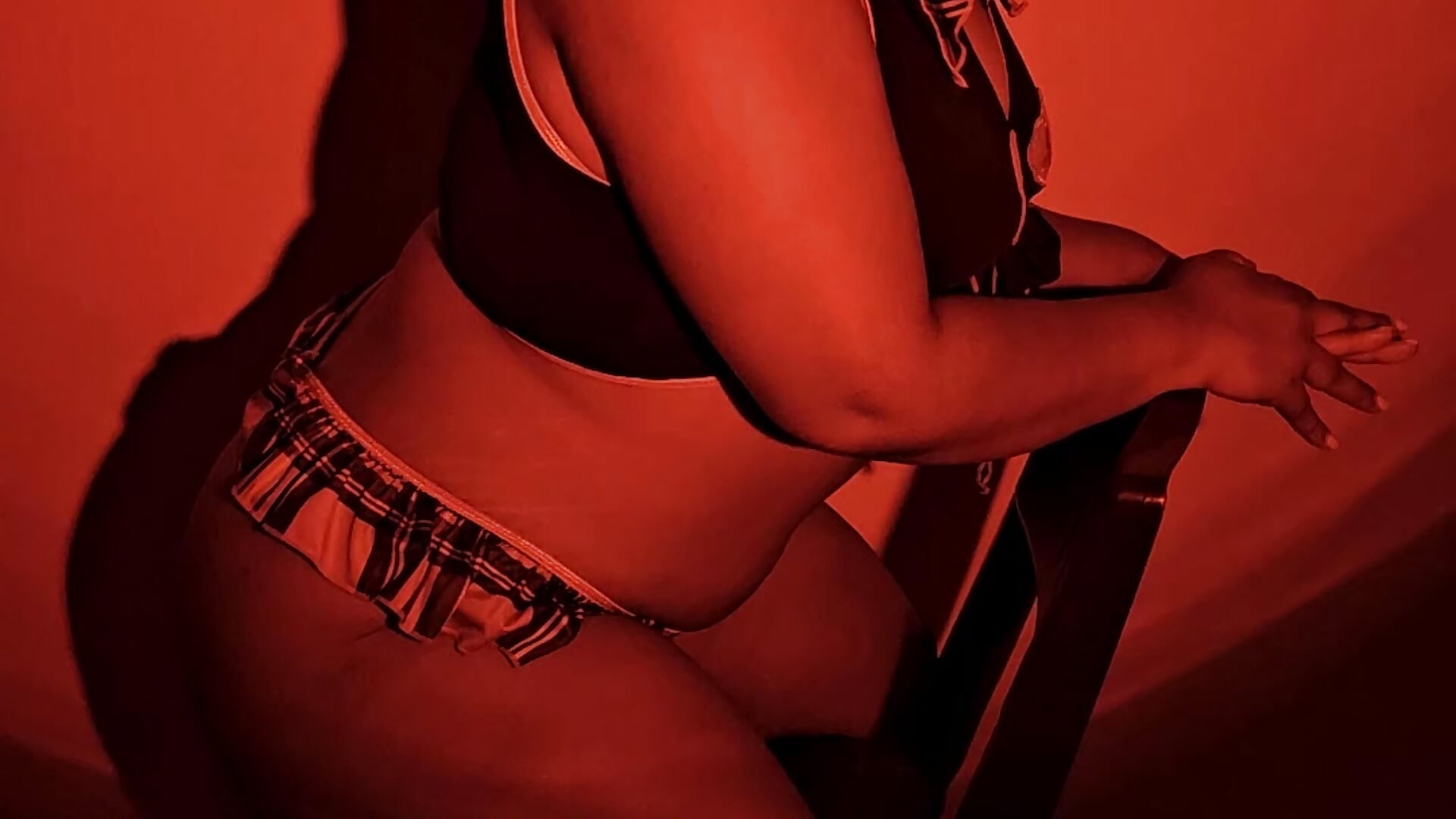 La silla privilegiada / the privileged chair - video by Alessia_kaun cam model