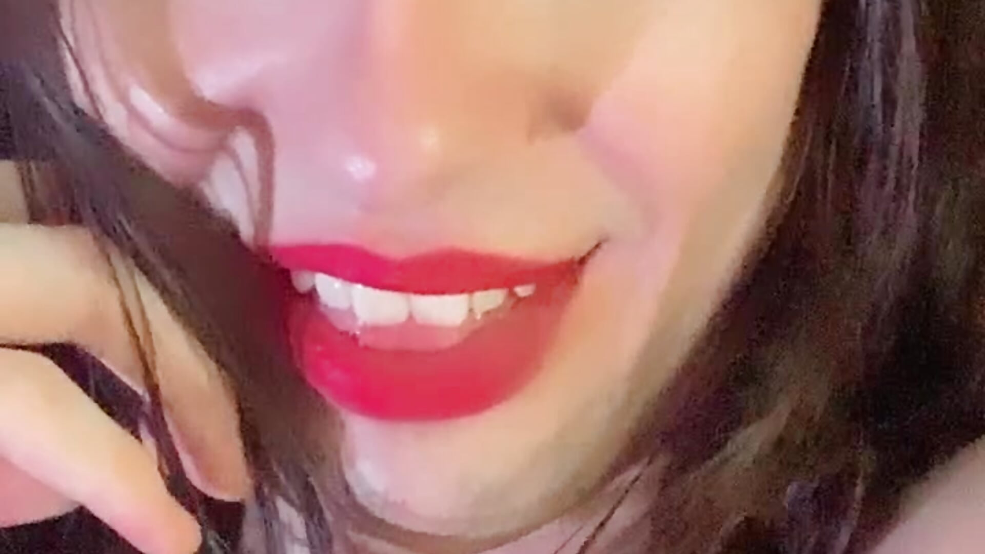 Kiss me? - video by charlottekbp cam model