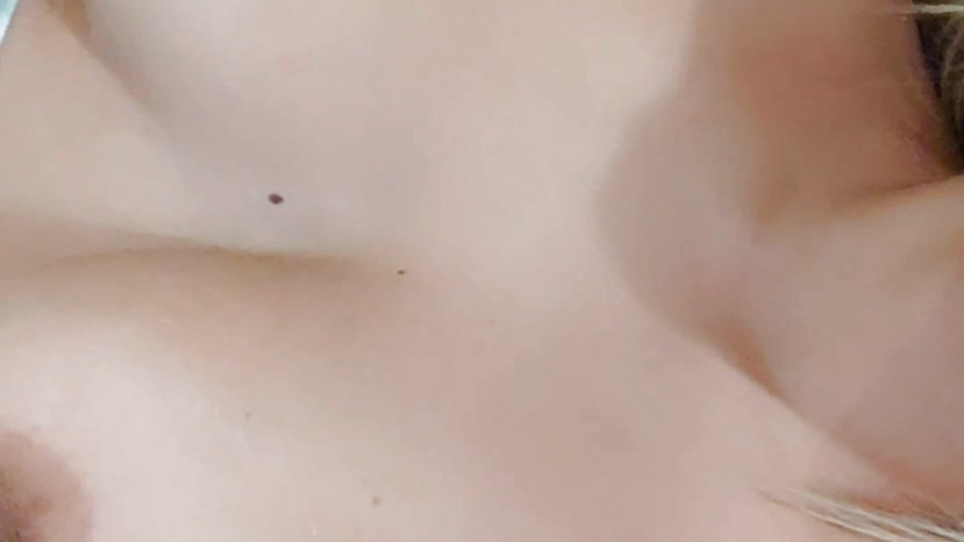 Let's go to the shower together – video od webkamerové modelky Happy_tits