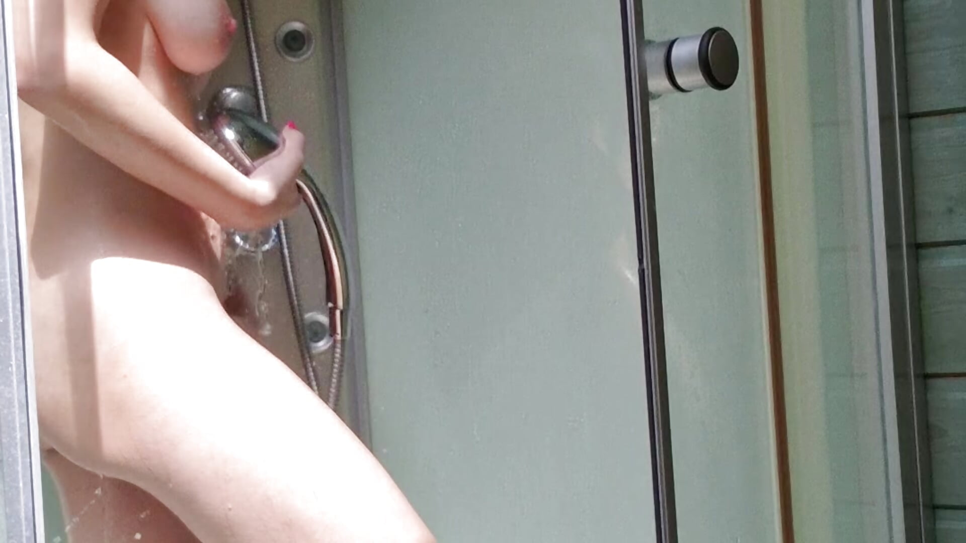 Squirt dans la douche - video van jennyy256 cam-model