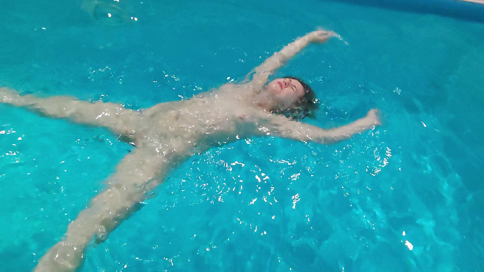 I swim naked in the pool 🥰💦😋