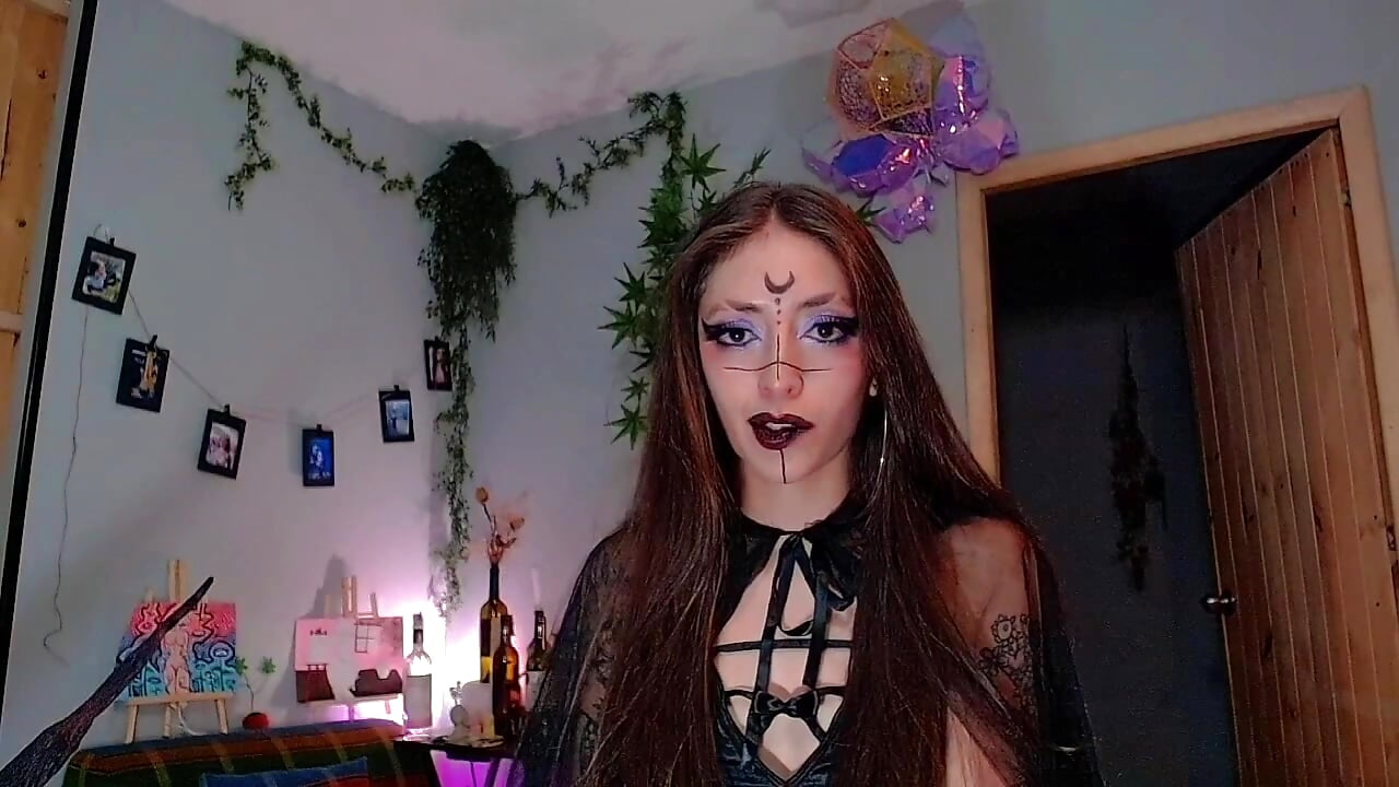 Witch－カメラキャストのVickyJackson_の動画