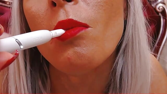 Hot smoking, licking my fingers and thinking about you fucking me, - video của người mẫu cam RagazzaBella