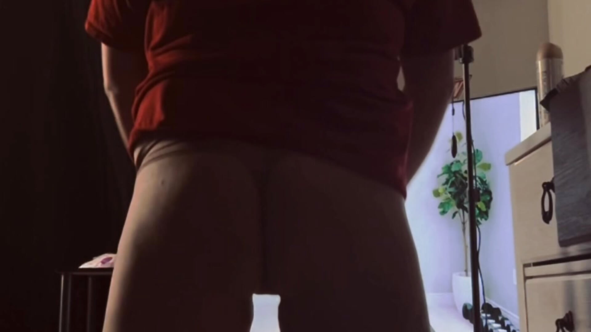 Slow motion squats 🍑💋 – video od KinkySugar