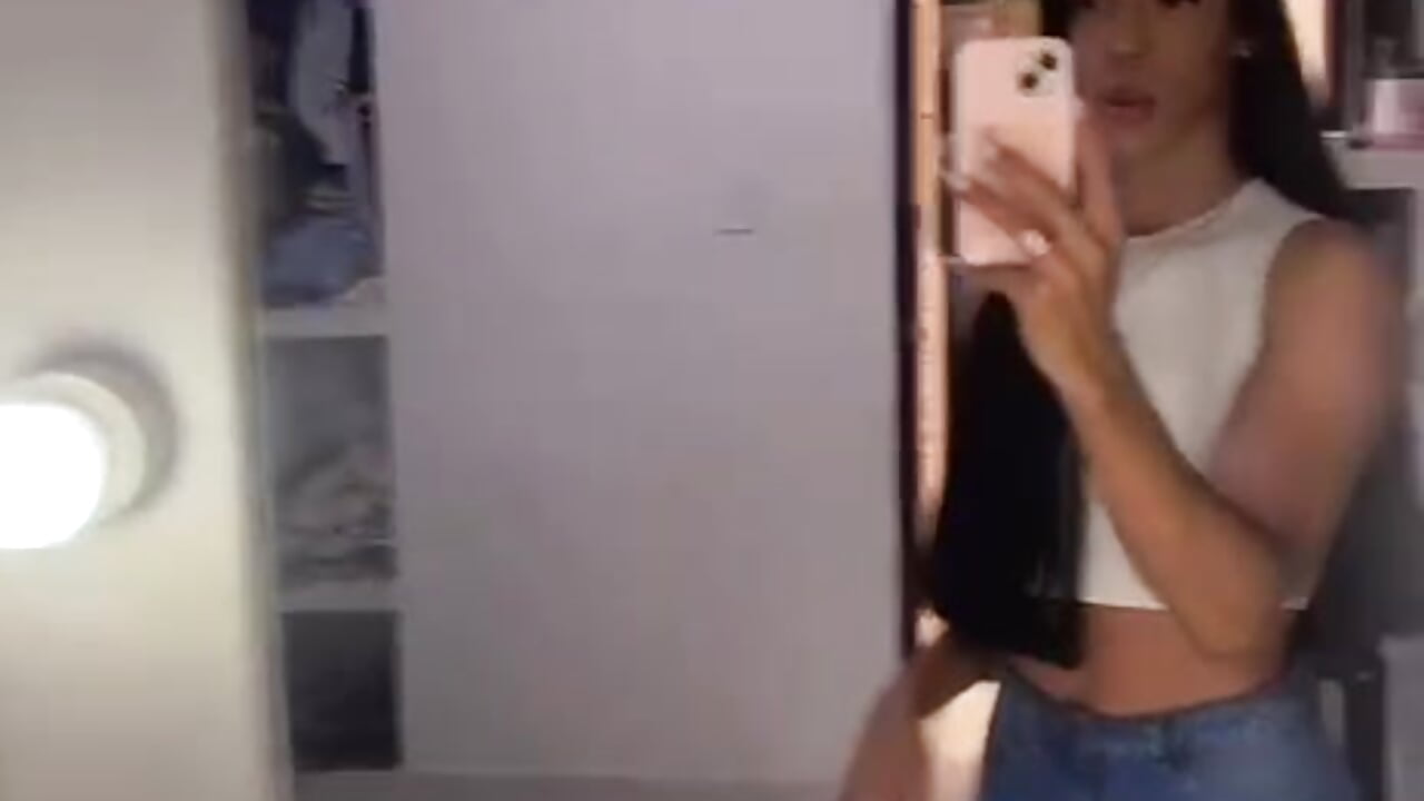 WhatsApp Video 2026-07-15 at 4,40,41 AM - відео від вебкаммоделі carmen14