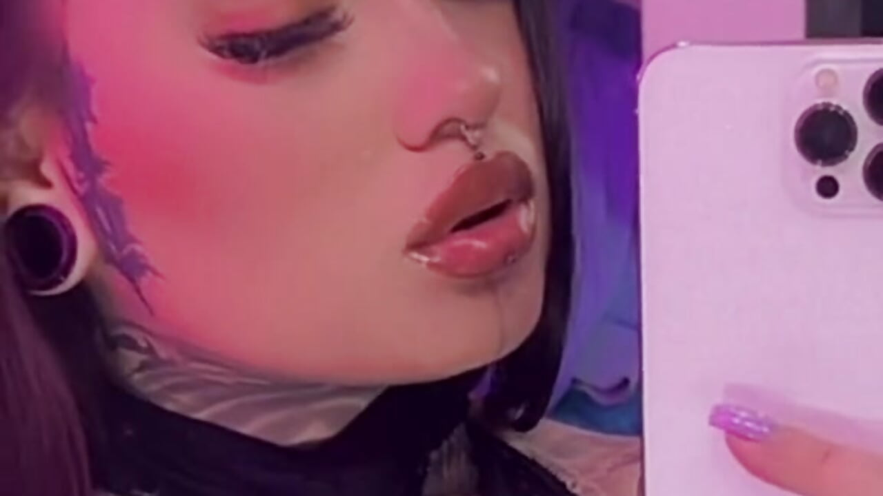 Malcarosa pero con mucha actitud – video od webkamerové modelky CloeeBeckam