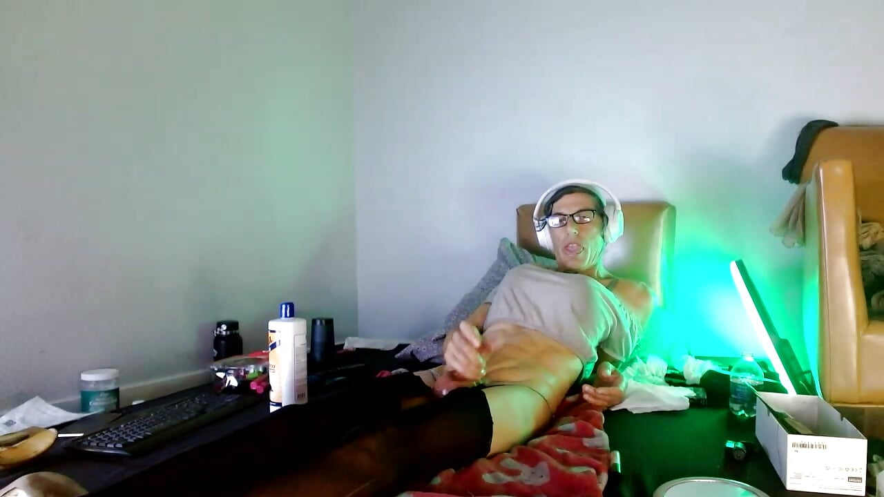 [2 Mar 06:18] Public Show - copy 2 Mar 16:34 - video by Taylorsexbot cam model