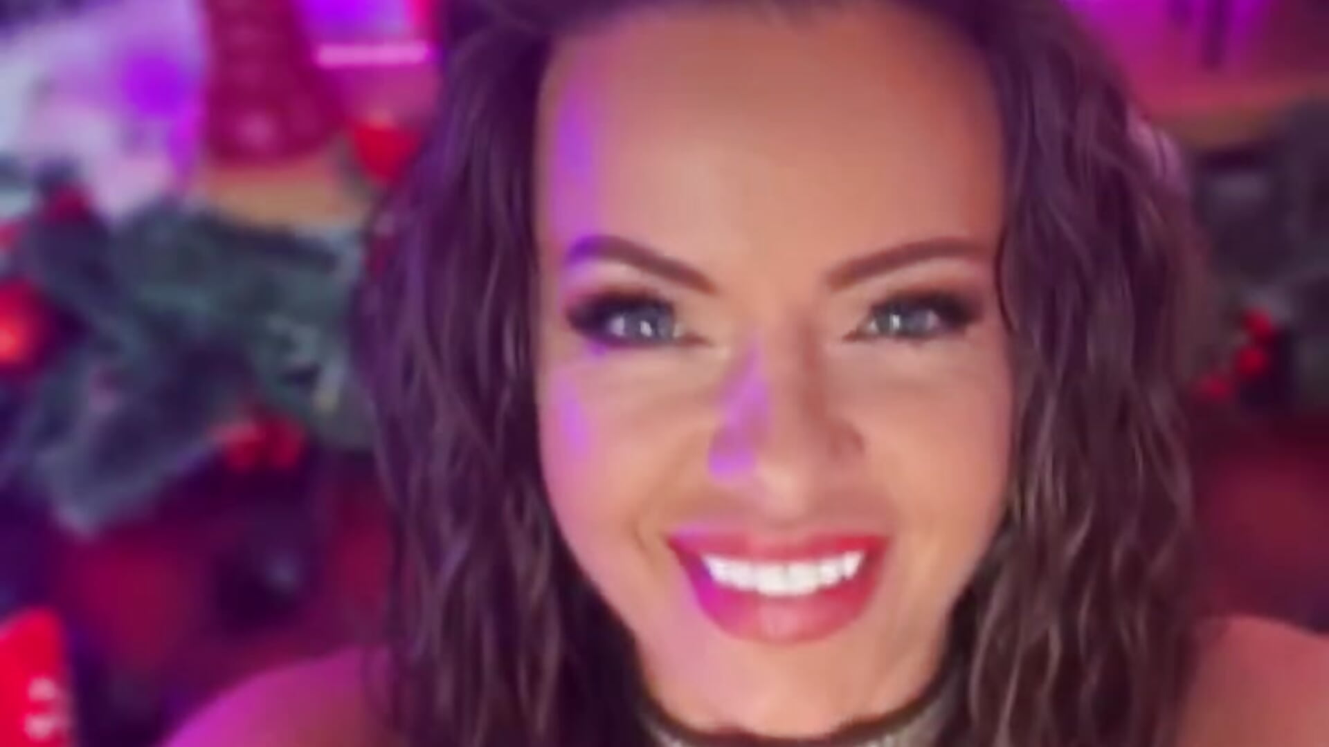 For the gentleman who likes the finer things in life — filmik AmicaBentley, modela(-lki) na kamerkach