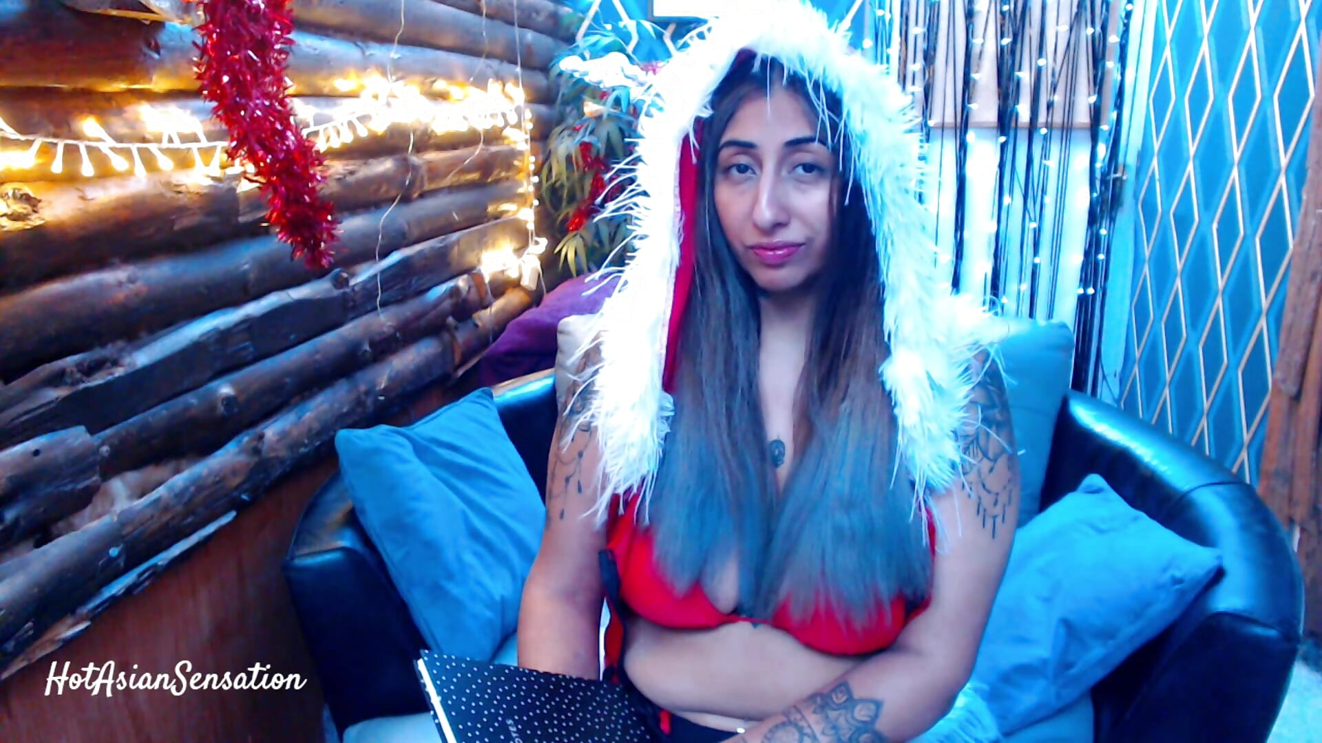 Christmass pegging from Mrs Claus - video by Hotasiansensation cam model