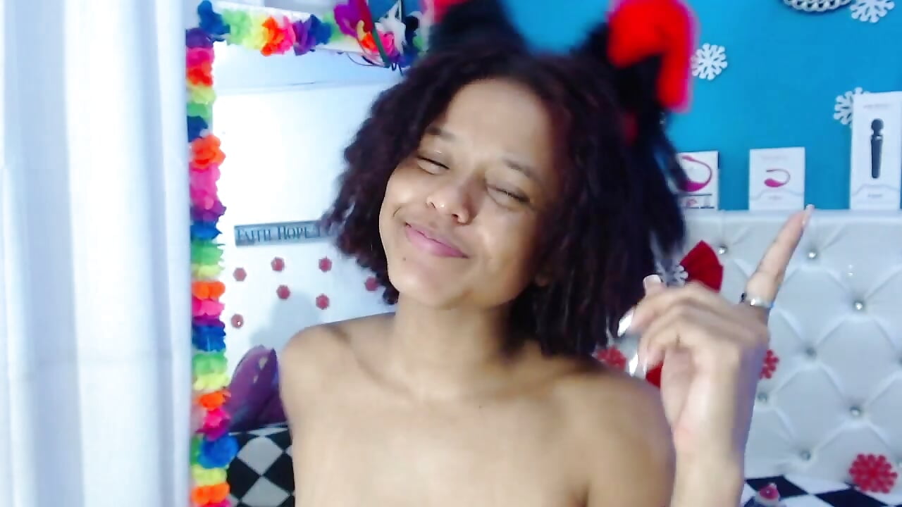 a capricious cat - video by Eylend_Lisboa cam model