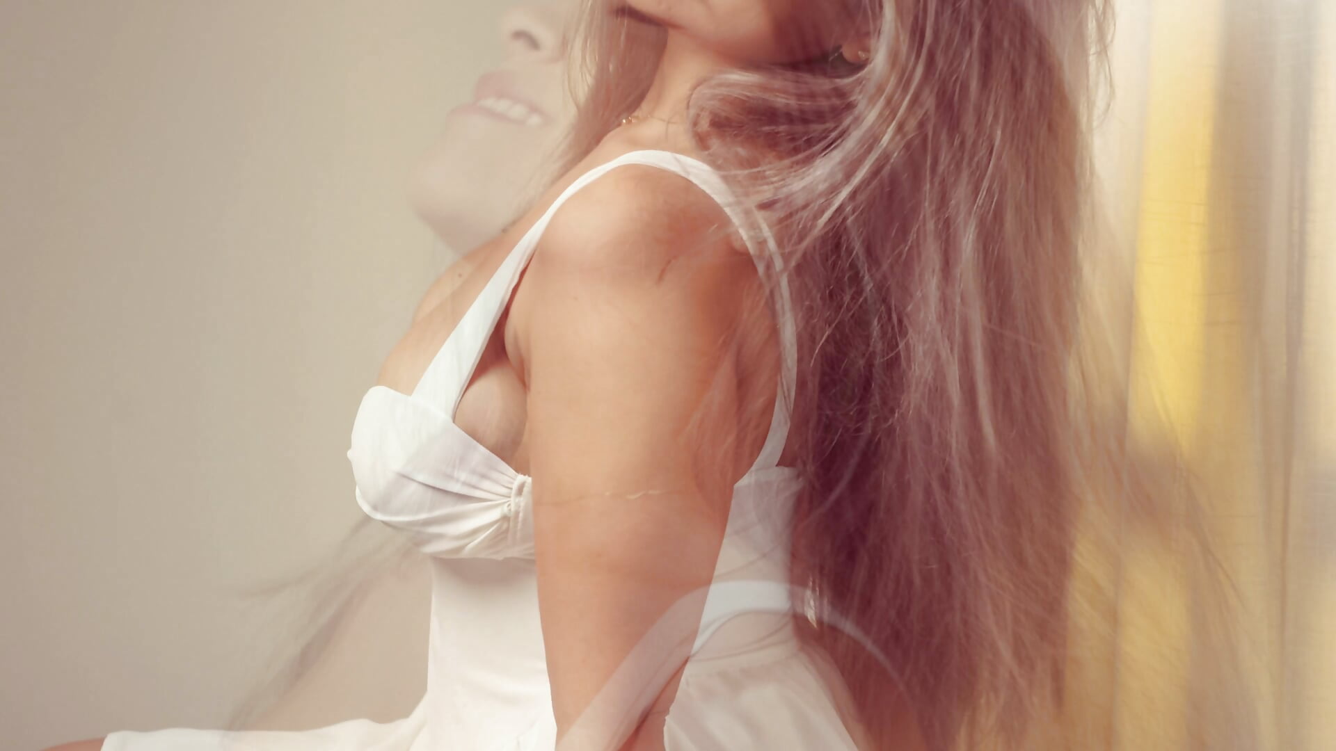 sexy Andrea - video by Andreazuluaga cam model