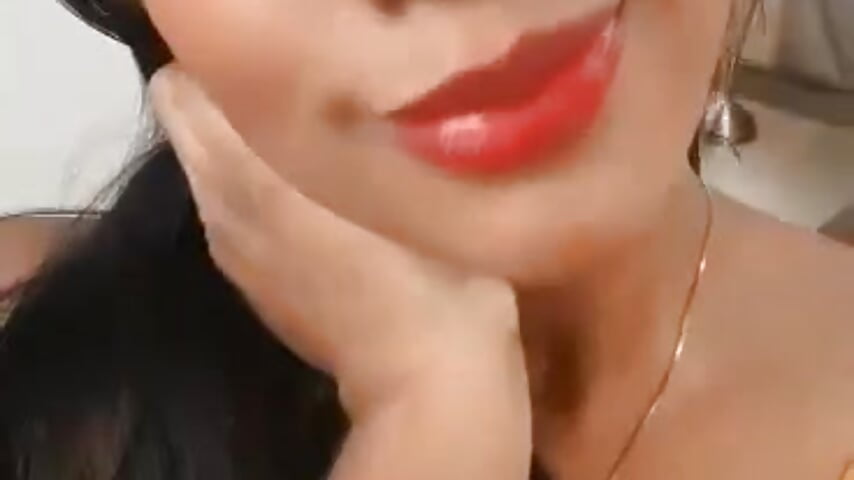 kiss you - vidéo du modèle de showcams kelleysinedd