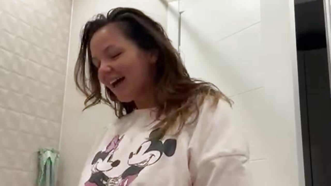 House partyy 🥳 😂 - video od modelky/modela CelesteBailey