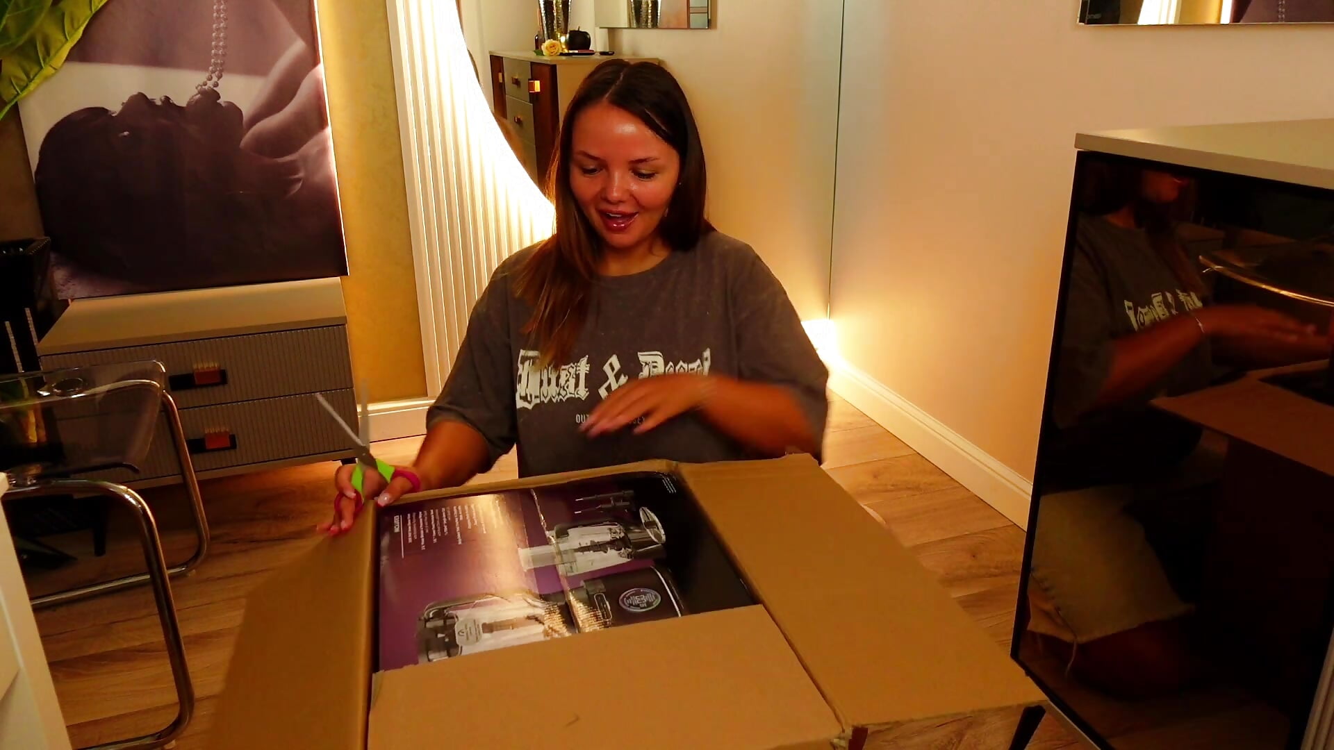 Unboxing gift from Ari, Thank u Ari! 💖 - video od modelky/modela CelesteBailey