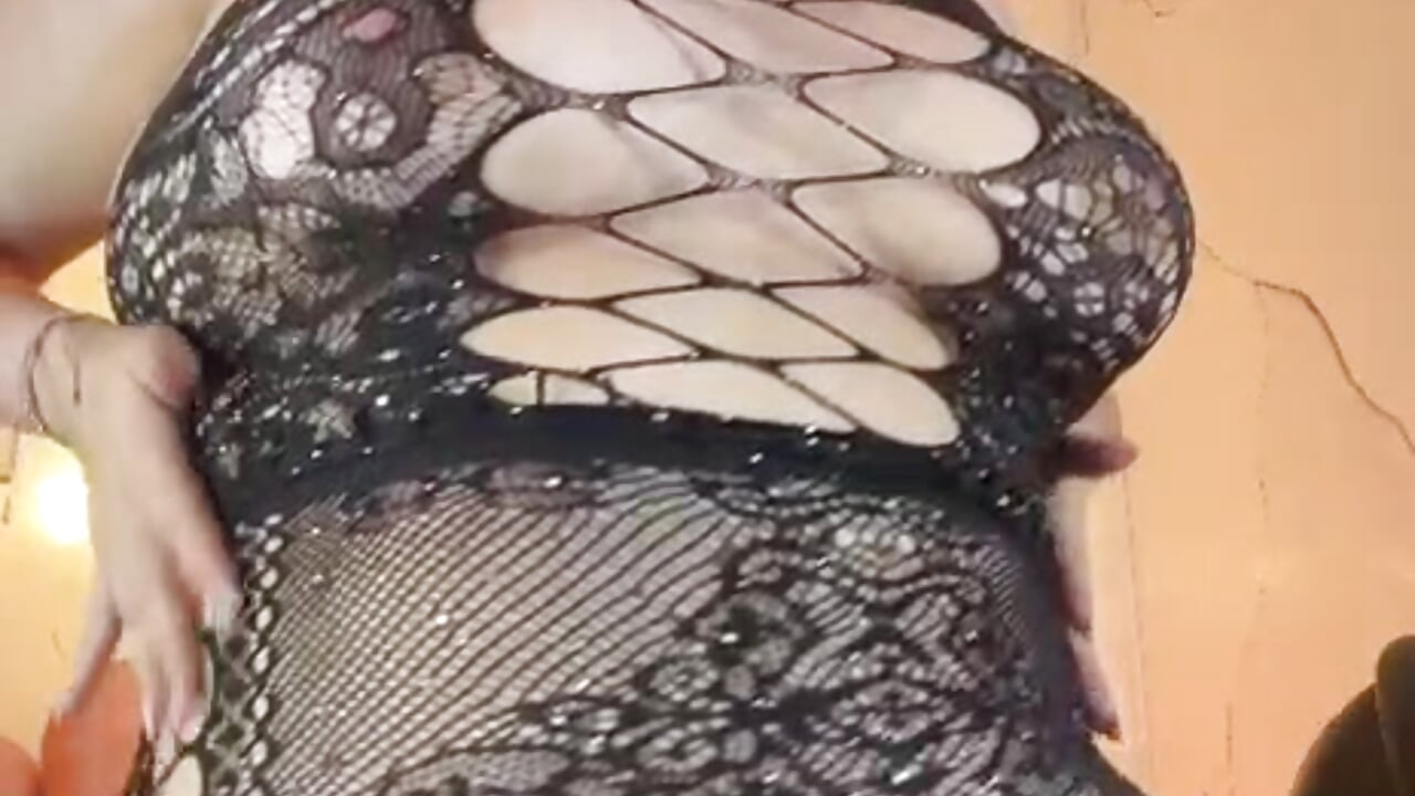 🔥 She moves slowly - vídeo de la modelo de cam NiickyJones