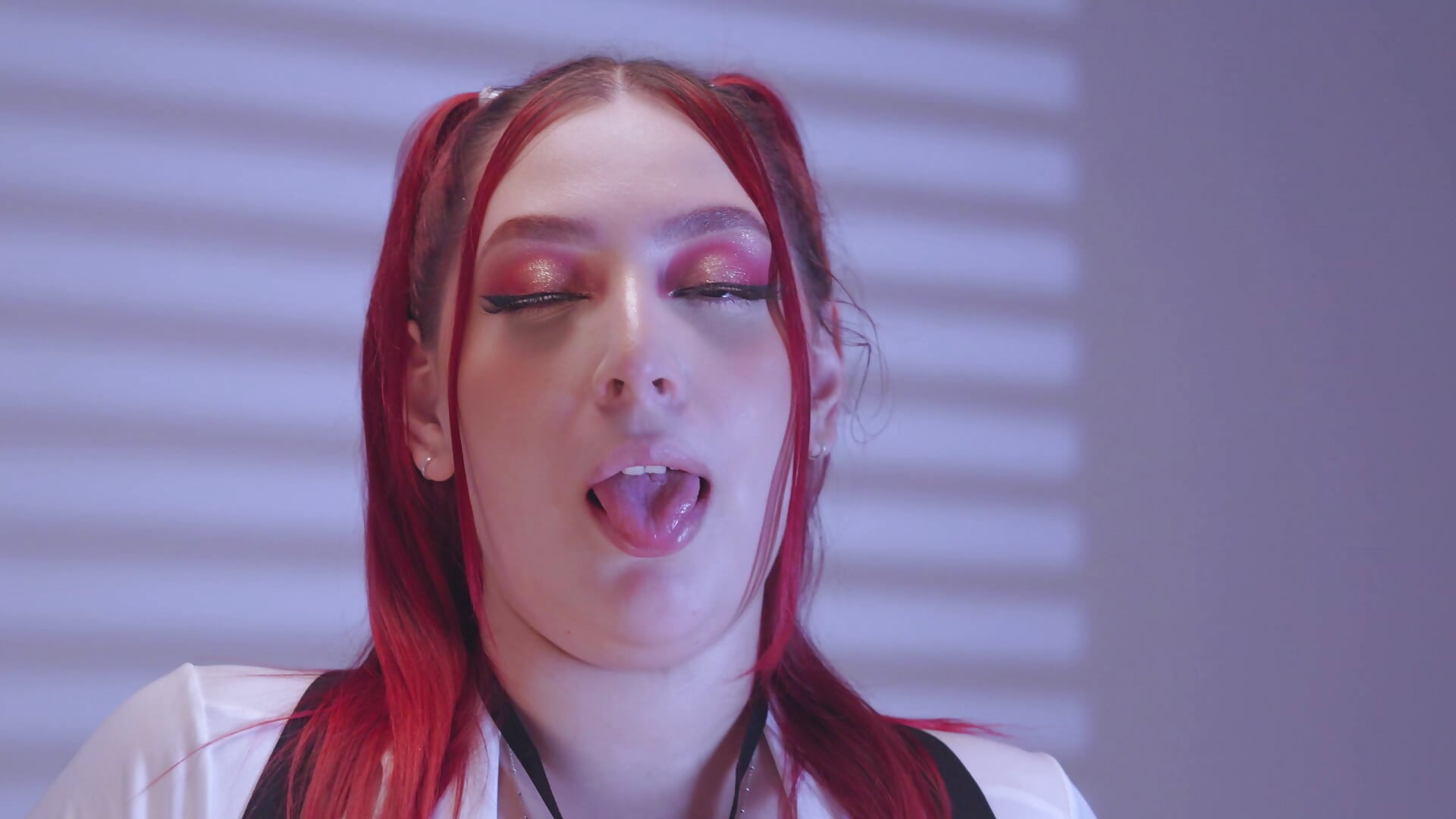 Feel me 💜 - video by NiickyJones cam model